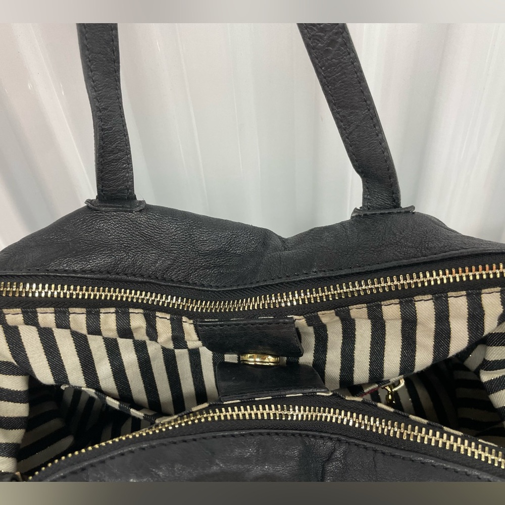 Innue Black Leather Handbag